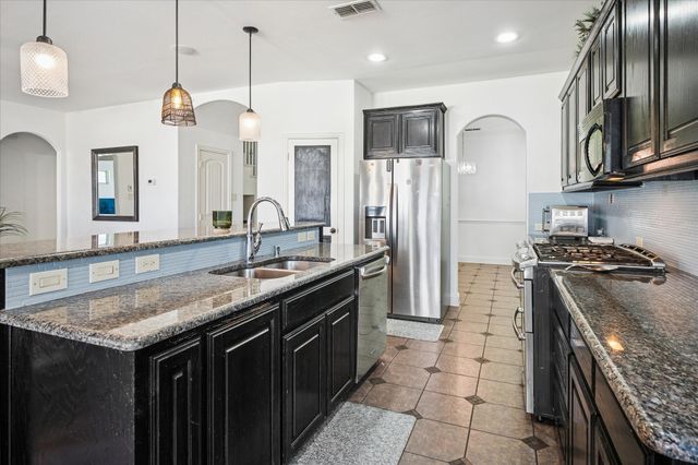 1131 Charleston Lane, Savannah, TX 76227