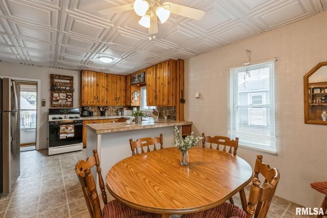 1301 CAROLINE Avenue, Clinton, IA 52732