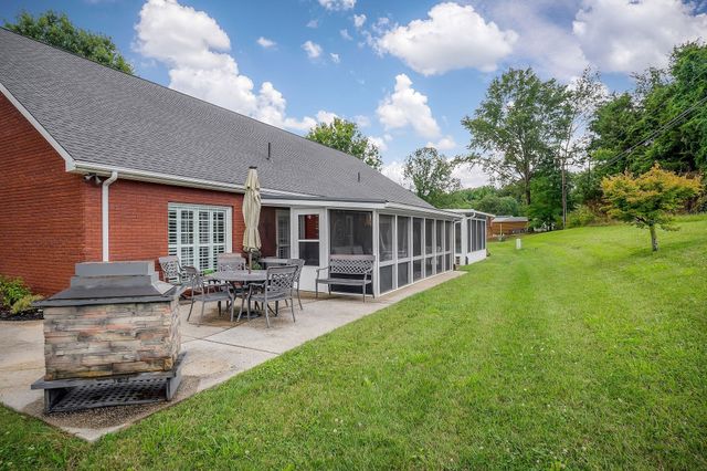 225 Hickory Ct, Mcminnville, TN 37110