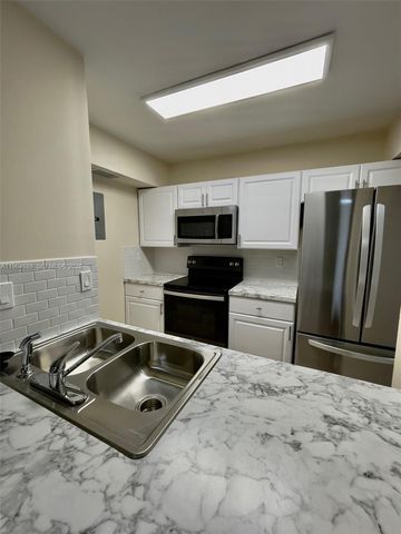 200 W Park Dr 207-1, Miami, FL 33172