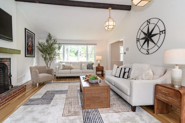 124 Everett St, Natick, MA 01760