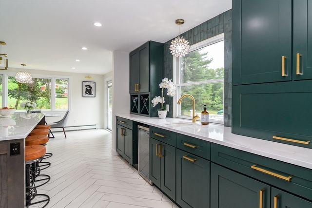 124 Everett St, Natick, MA 01760