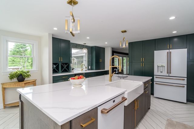 124 Everett St, Natick, MA 01760
