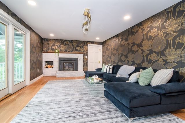 124 Everett St, Natick, MA 01760