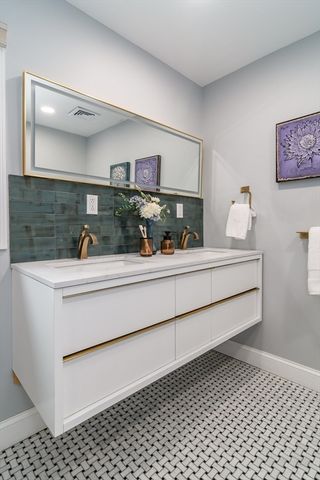 124 Everett St, Natick, MA 01760
