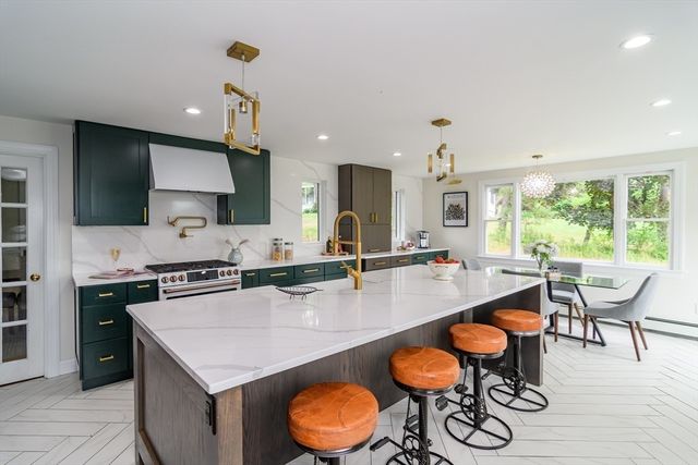 124 Everett St, Natick, MA 01760