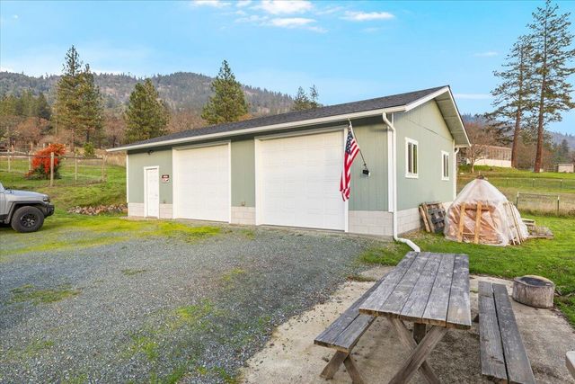 1360 Oxyoke Road, Grants Pass, OR 97526