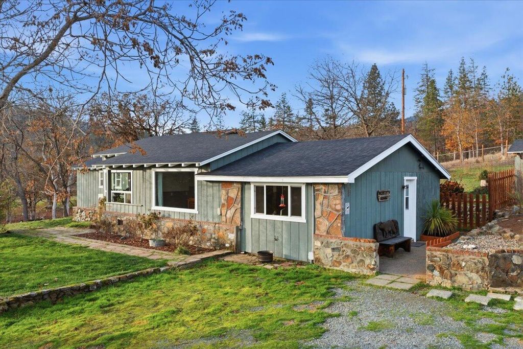 1360 Oxyoke Road, Grants Pass, OR 97526