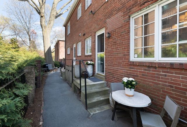 18 Still Street 25, Brookline, MA 02446