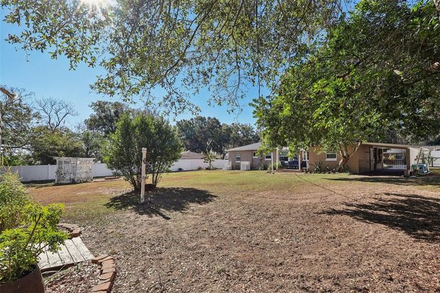 1111 N PALMETTO CIRCLE, Eustis, FL 32726