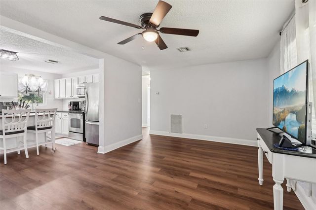 1111 N PALMETTO CIRCLE, Eustis, FL 32726