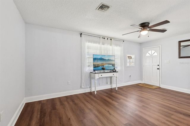 1111 N PALMETTO CIRCLE, Eustis, FL 32726