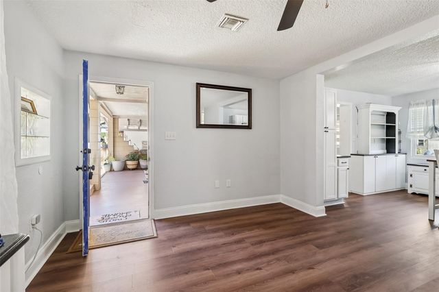 1111 N PALMETTO CIRCLE, Eustis, FL 32726