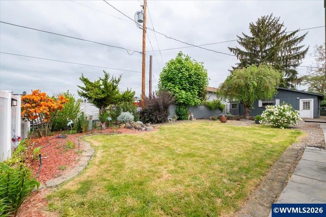 3817 Pine St, Albany, OR 97322