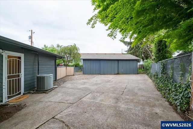 3817 Pine St, Albany, OR 97322