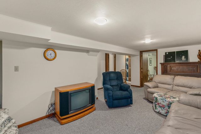 1017 8th Street, West Des Moines, IA 50265