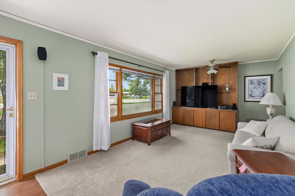 1017 8th Street, West Des Moines, IA 50265