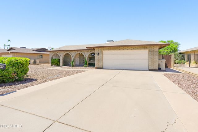 4844 W ROYAL PALM Road, Glendale, AZ 85302