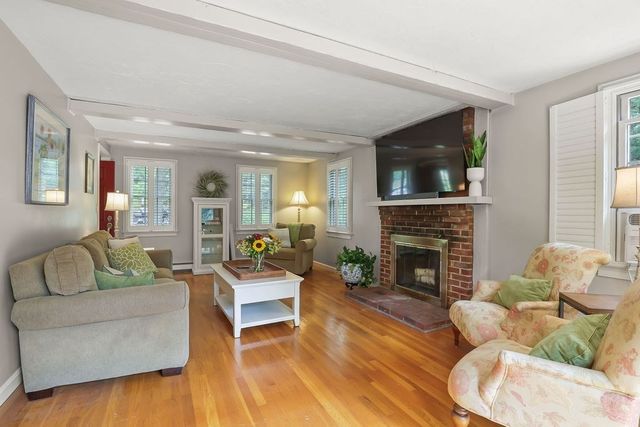 35 North St, Duxbury, MA 02332