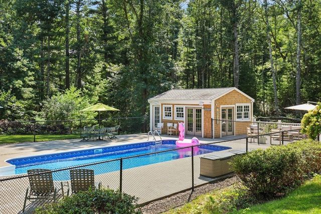 35 North St, Duxbury, MA 02332