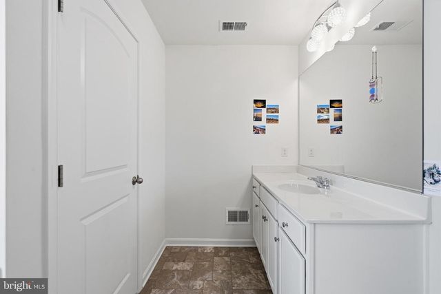 18 ALBATROSS CT, Front Royal, VA 22630