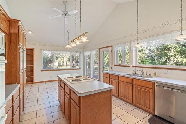 905 W Elgin Street, Siloam Springs, AR 72761