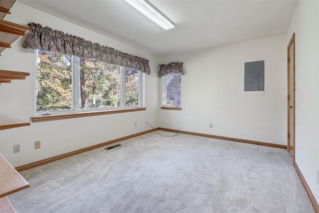 905 W Elgin Street, Siloam Springs, AR 72761