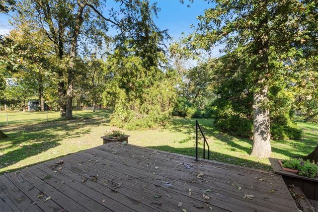 905 W Elgin Street, Siloam Springs, AR 72761