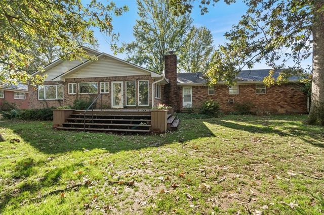 905 W Elgin Street, Siloam Springs, AR 72761