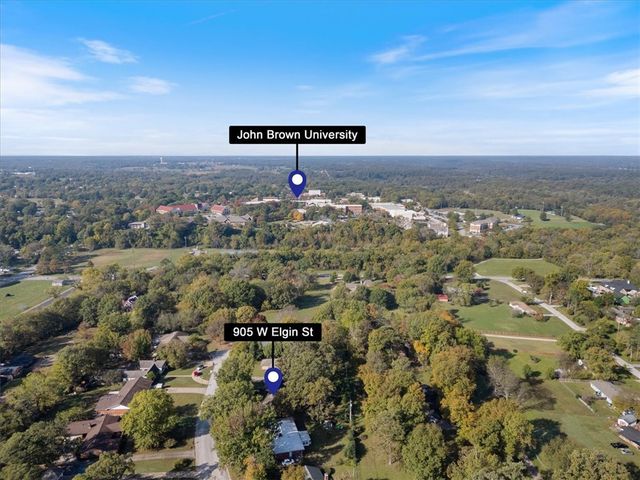 905 W Elgin Street, Siloam Springs, AR 72761