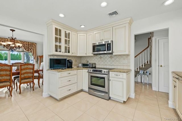 2039 Blanche Lane, Merrick, NY 11566