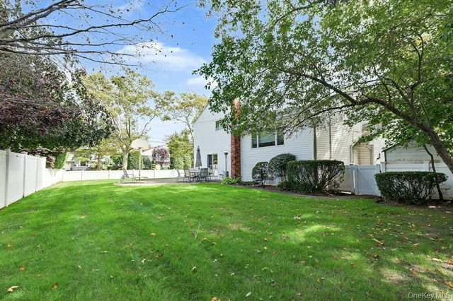 2039 Blanche Lane, Merrick, NY 11566