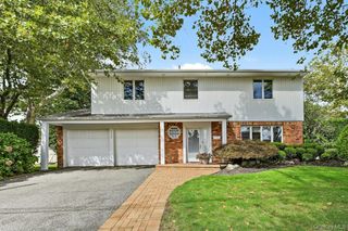 2039 Blanche Lane, Merrick, NY 11566