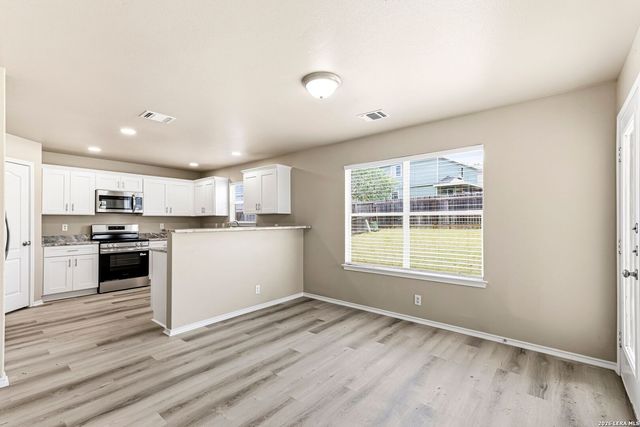 8050 CHISOS OAK DR, San Antonio, TX 78223