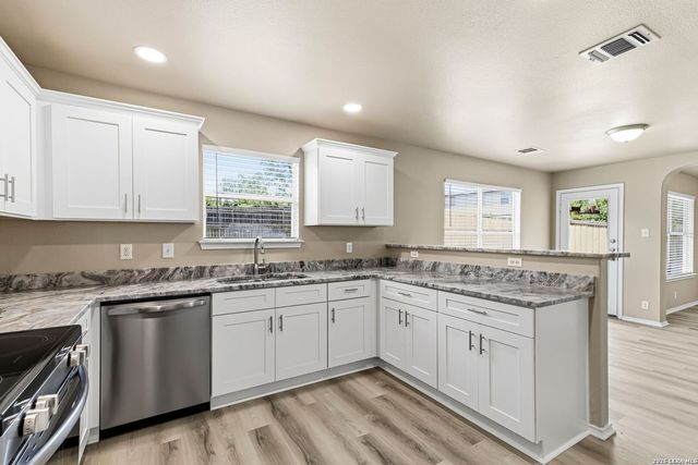 8050 CHISOS OAK DR, San Antonio, TX 78223