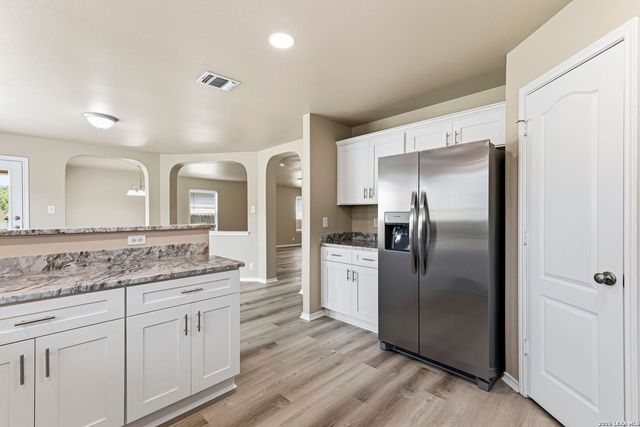 8050 CHISOS OAK DR, San Antonio, TX 78223