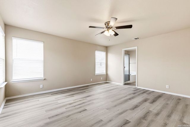 8050 CHISOS OAK DR, San Antonio, TX 78223