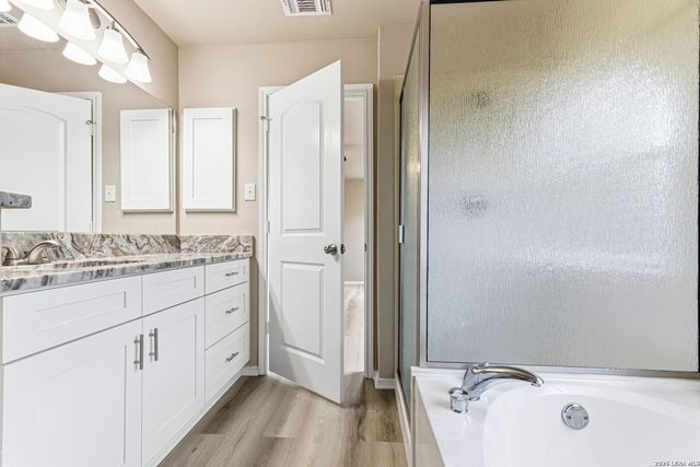 8050 CHISOS OAK DR, San Antonio, TX 78223