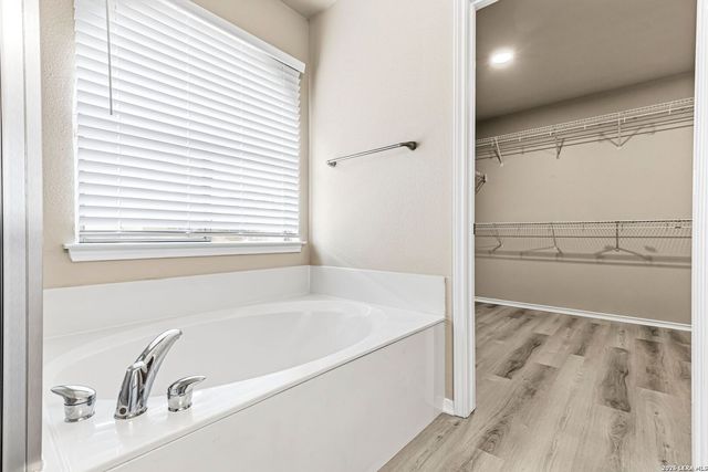 8050 CHISOS OAK DR, San Antonio, TX 78223