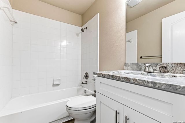 8050 CHISOS OAK DR, San Antonio, TX 78223
