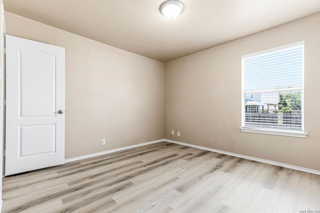 8050 CHISOS OAK DR, San Antonio, TX 78223