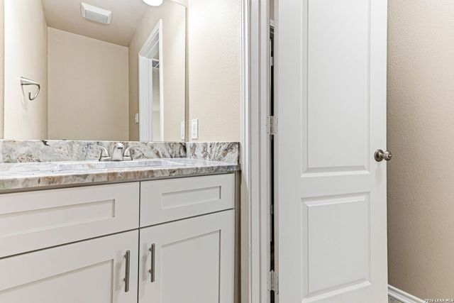 8050 CHISOS OAK DR, San Antonio, TX 78223