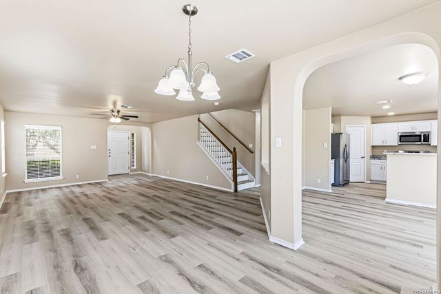 8050 CHISOS OAK DR, San Antonio, TX 78223