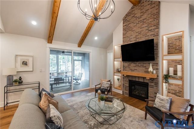 17313 Jojo Ln, Moseley, VA 23120