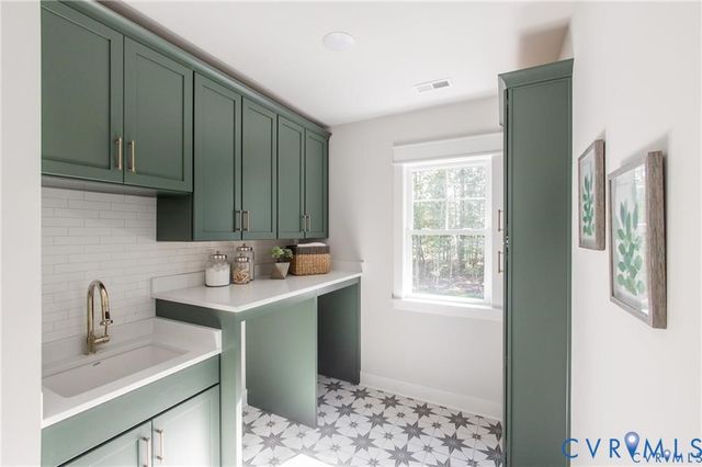17313 Jojo Ln, Moseley, VA 23120
