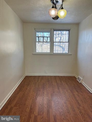 5232 F ST, Philadelphia, PA 19124