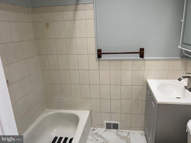 5232 F ST, Philadelphia, PA 19124