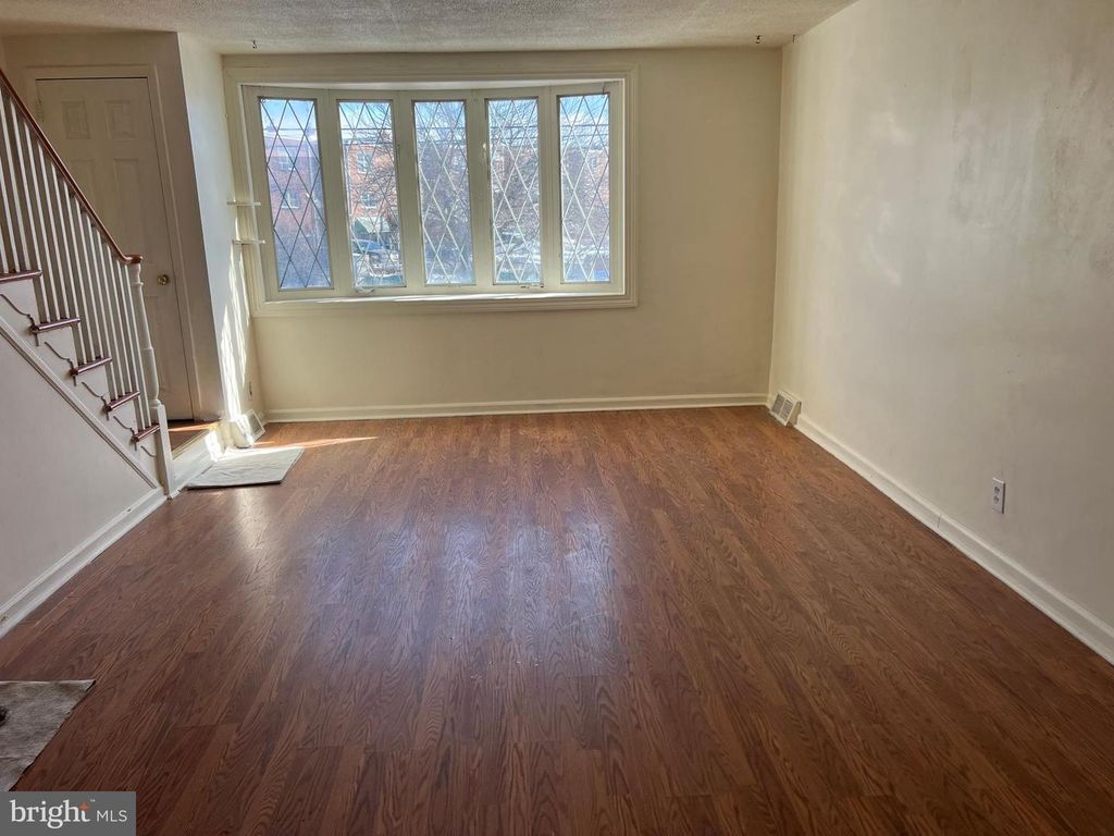 5232 F ST, Philadelphia, PA 19124