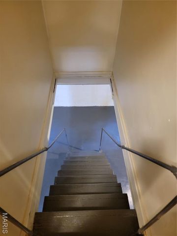 617 Tesmore Place, St Louis, MO 63135