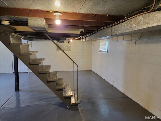 617 Tesmore Place, St Louis, MO 63135